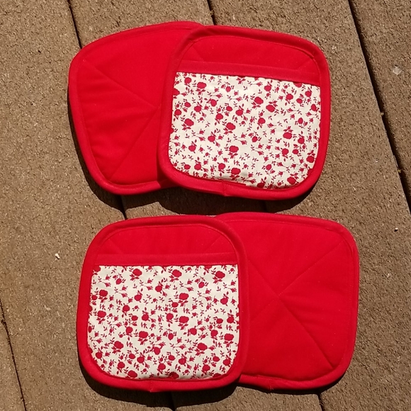 Red & Cream Homemade Potholders Set of 4 - Picture 1 of 5